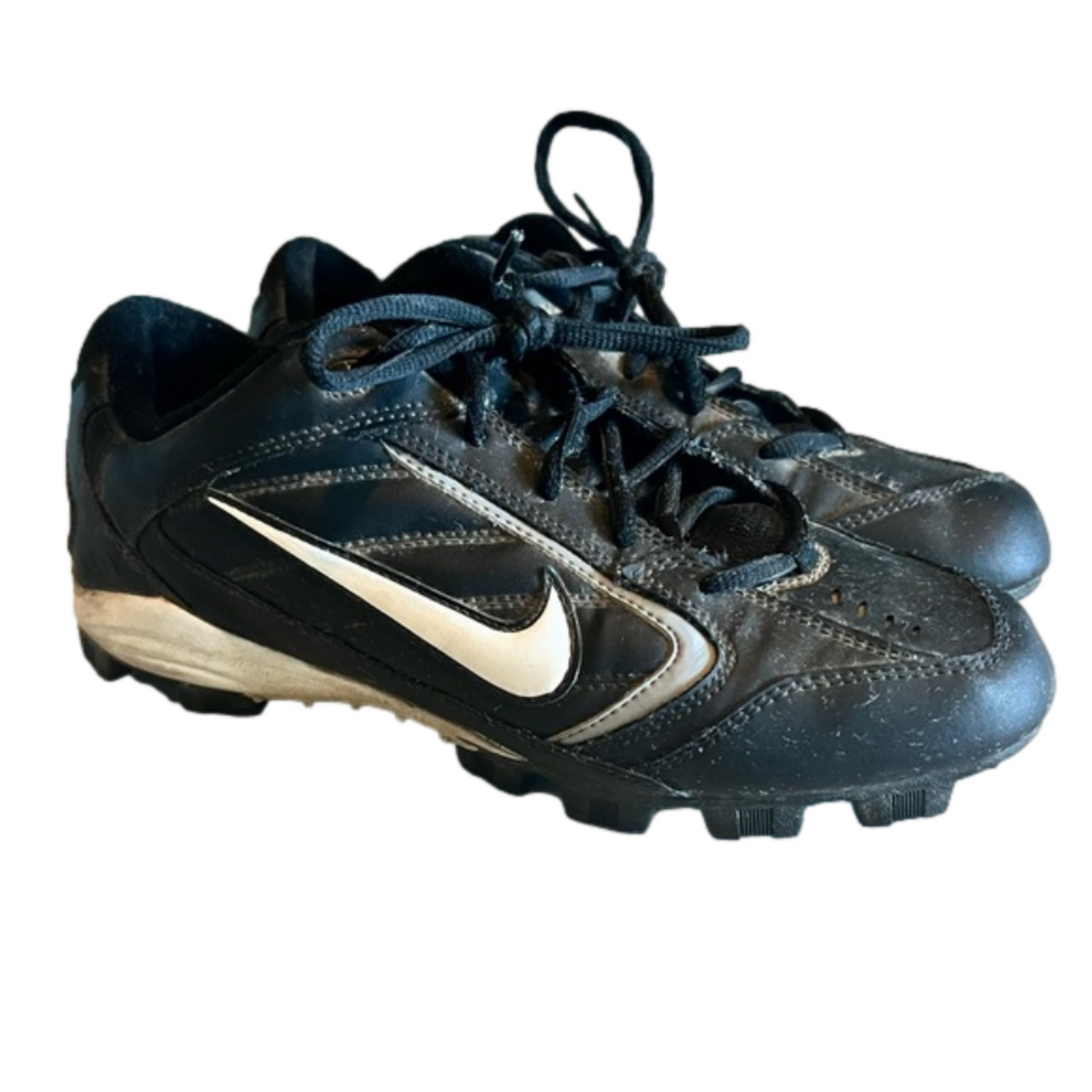 Nike Womans Rubber Bottom Cleets Black, White & Gray. Great Condition Size 9.5